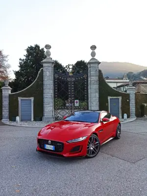 Jaguar F-Type 2021 prova su strada