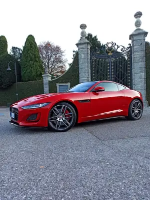 Jaguar F-Type 2021 prova su strada - 16