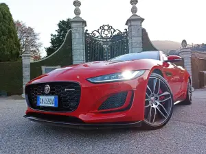 Jaguar F-Type 2021 prova su strada