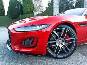 Jaguar F-Type 2021 prova su strada