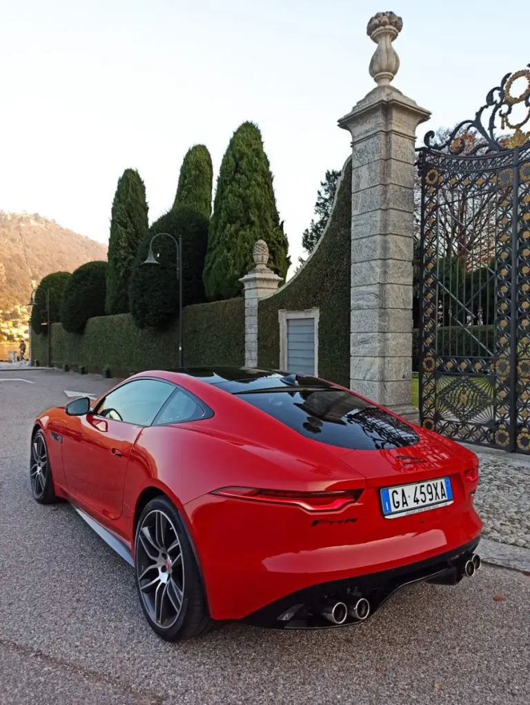 Jaguar F-Type 2021 prova su strada - 18