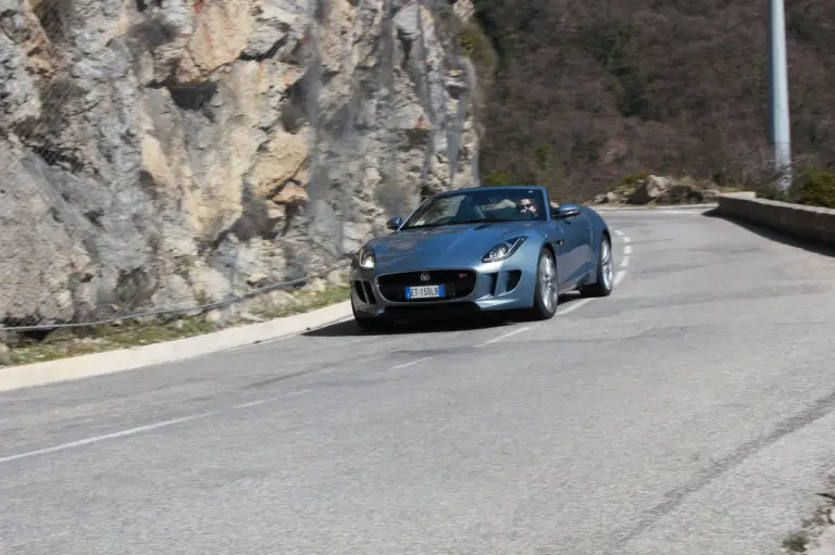 Jaguar F-Type 3.0 V6 S: prova su strada - 10