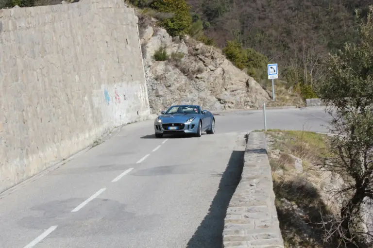 Jaguar F-Type 3.0 V6 S: prova su strada - 16