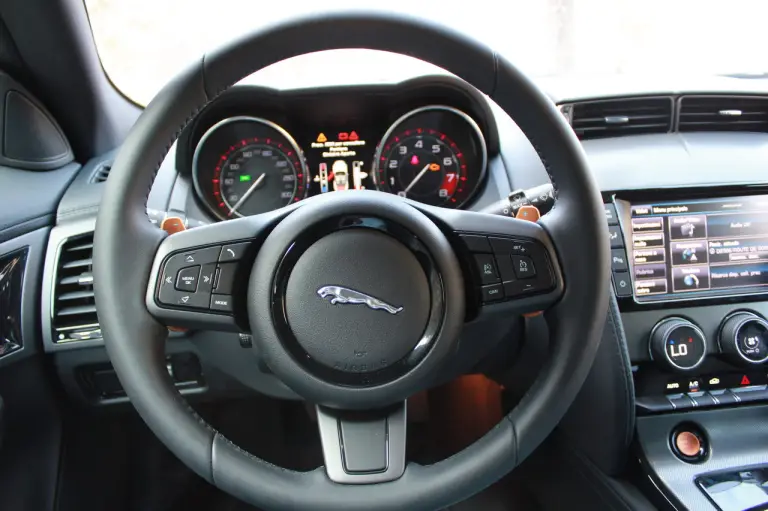 Jaguar F-Type 3.0 V6 S: prova su strada - 32