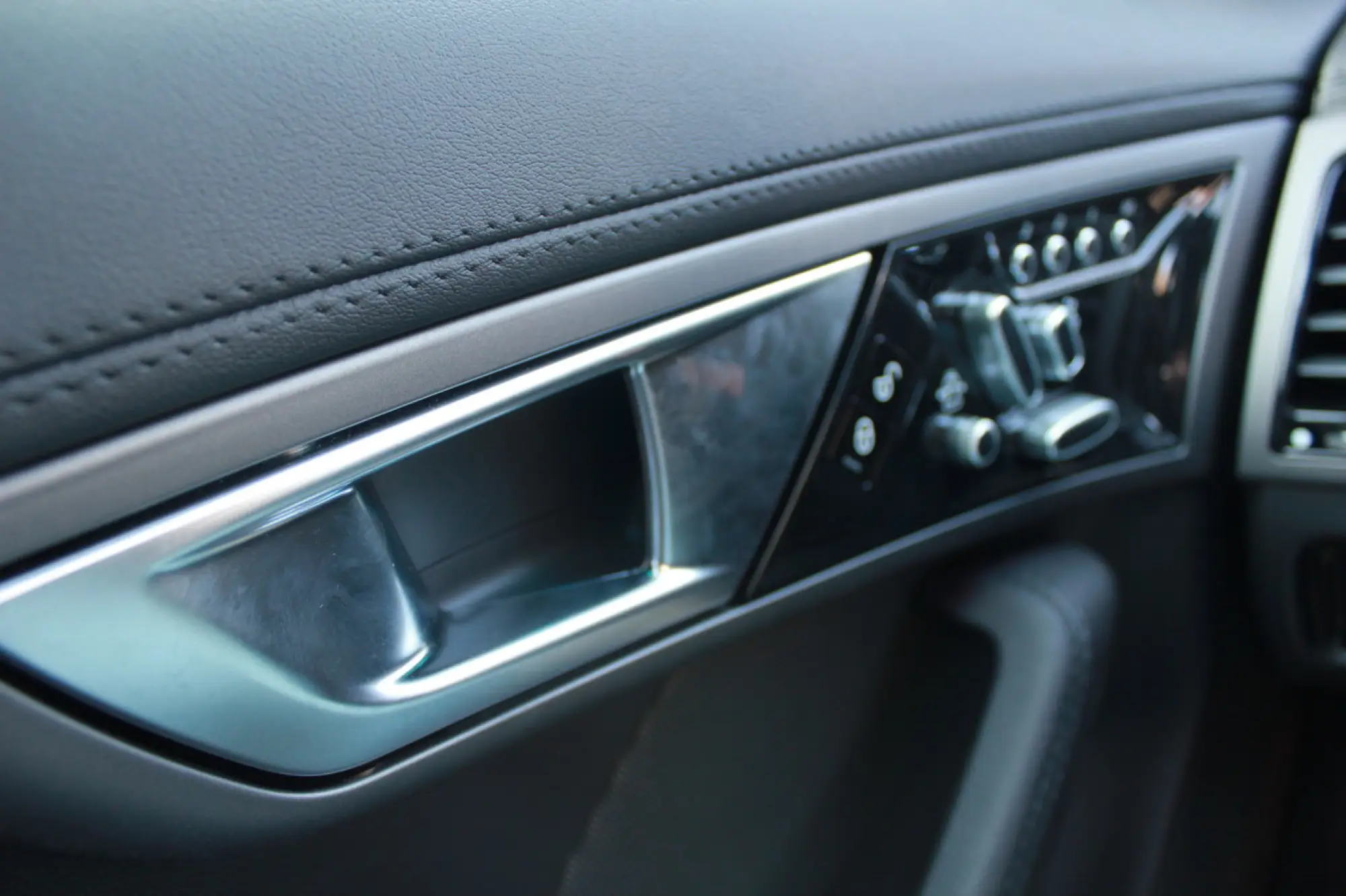 Jaguar F-Type 3.0 V6 S: prova su strada - 41