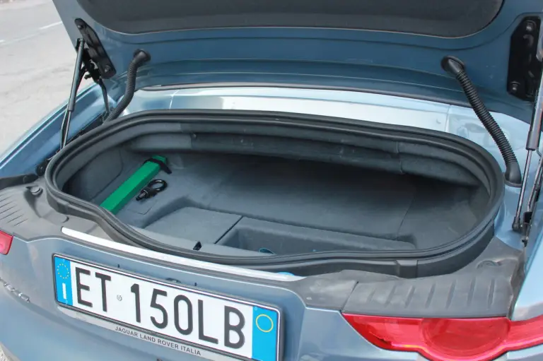 Jaguar F-Type 3.0 V6 S: prova su strada - 53
