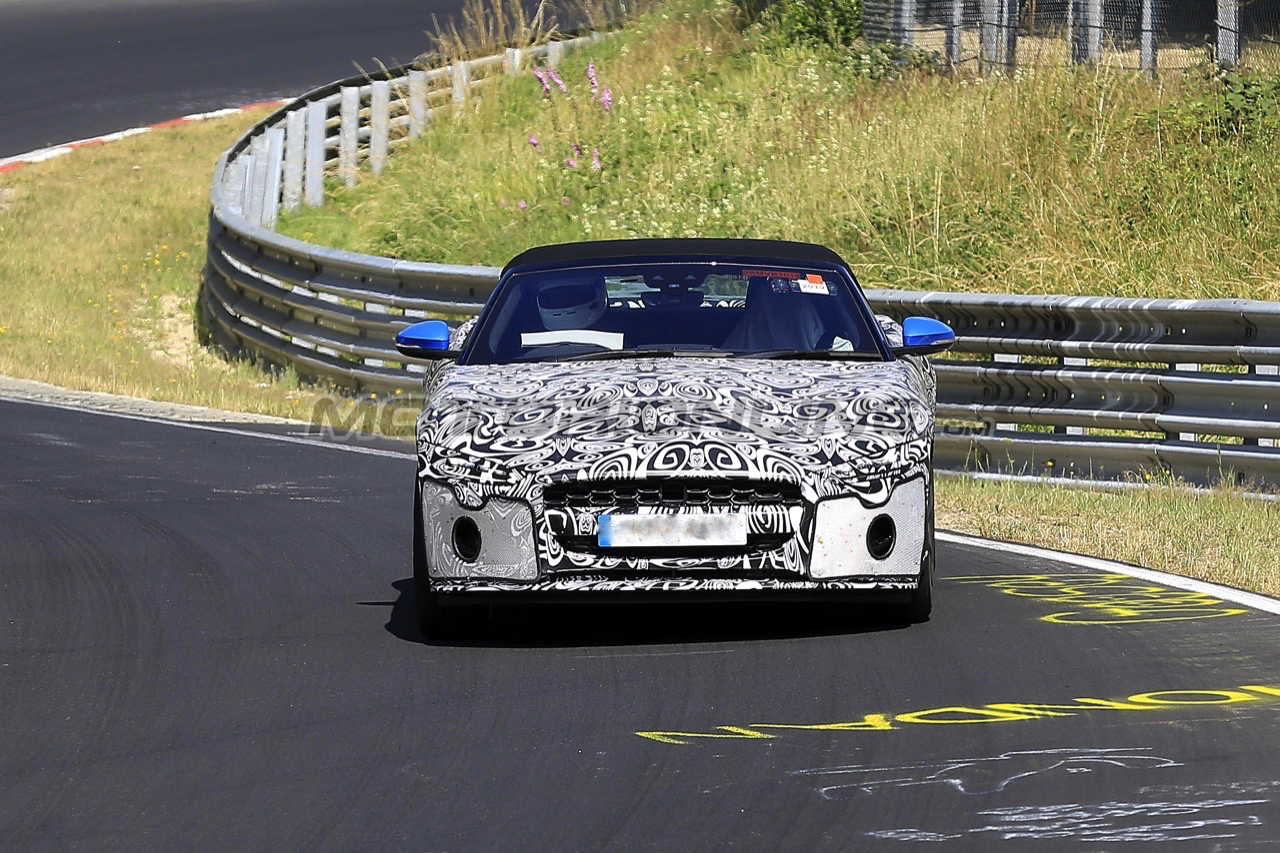 Jaguar F-Type Convertibile 2021 - foto spia 04-07-2019 