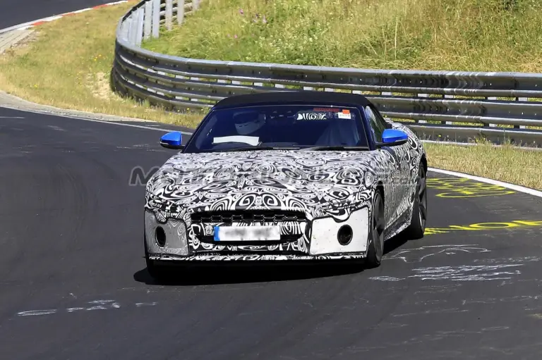 Jaguar F-Type Convertibile 2021 - foto spia 04-07-2019  - 2