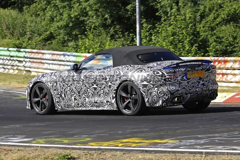 Jaguar F-Type Convertibile 2021 - foto spia 04-07-2019  - 9