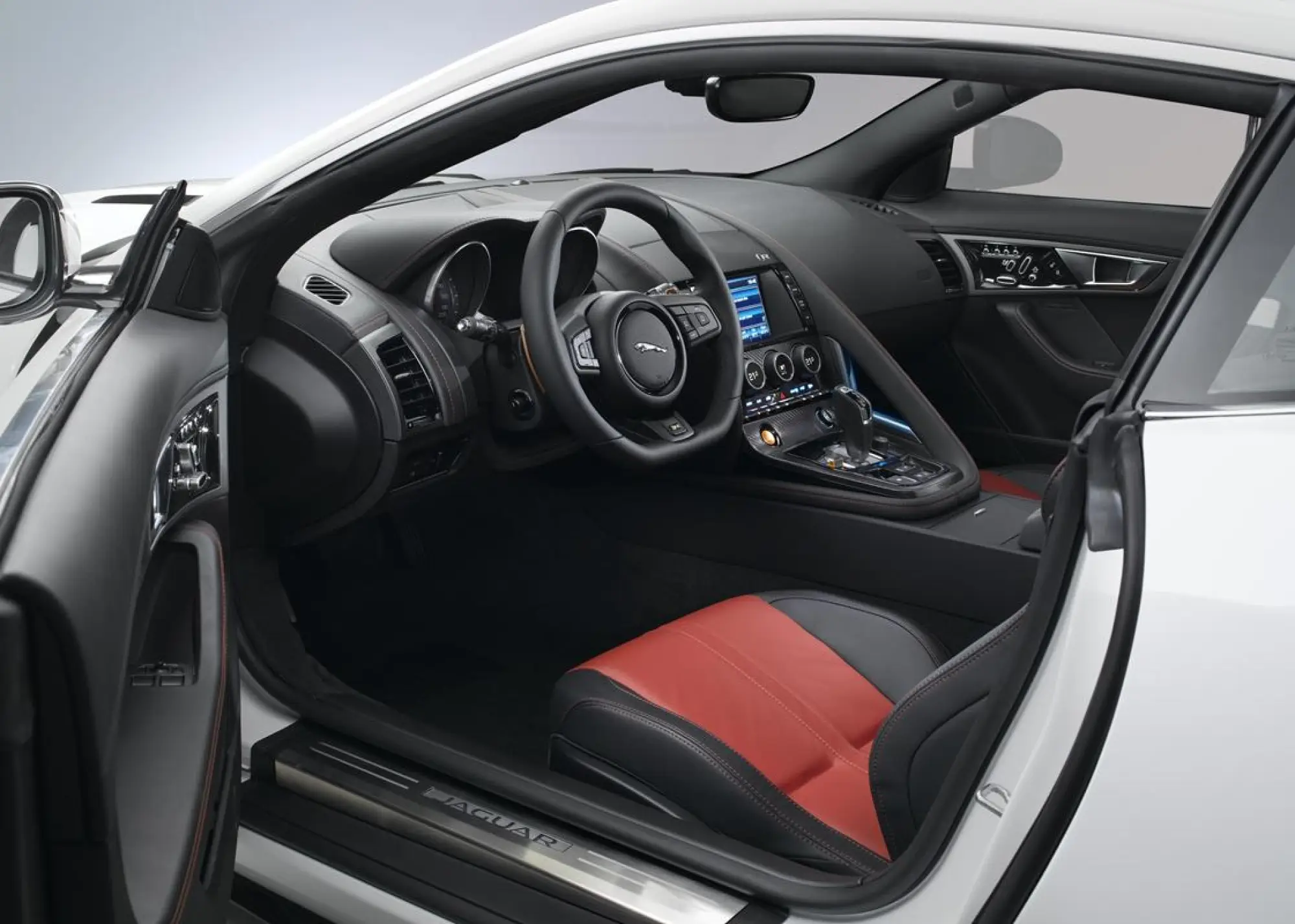 Jaguar F-Type Coupe 2014 - 2