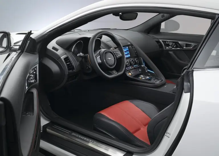 Jaguar F-Type Coupe 2014 - 2
