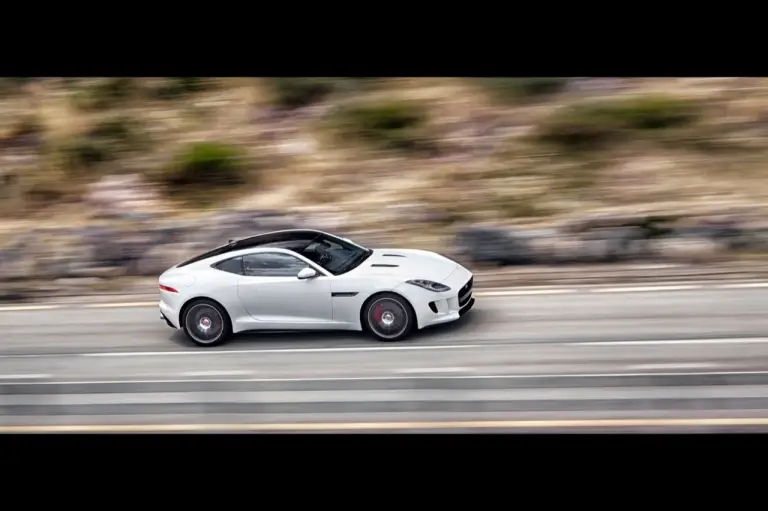 Jaguar F-Type Coupe - 23