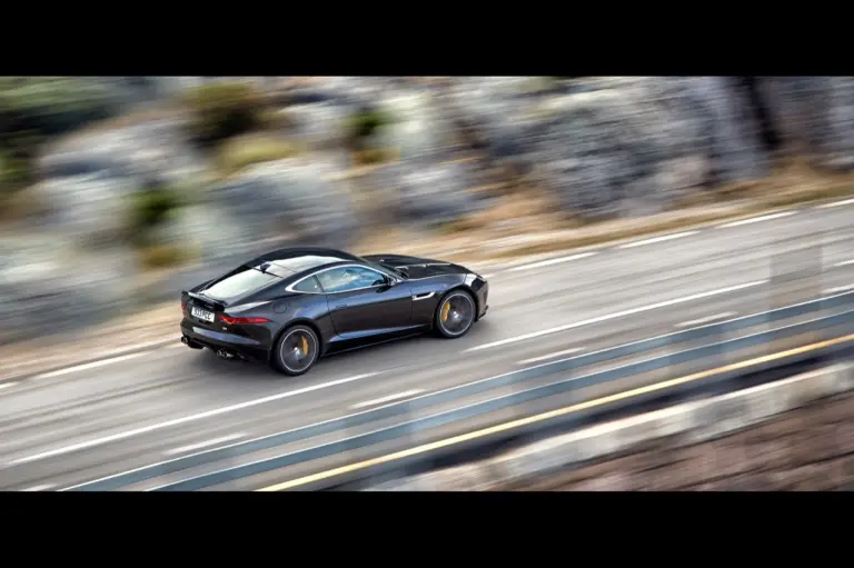 Jaguar F-Type Coupe - 39