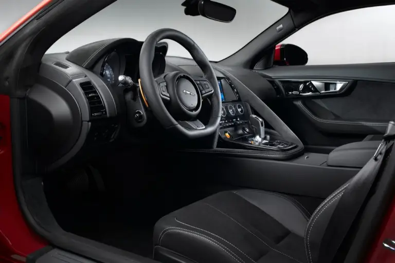 Jaguar F-Type Coupe - 98