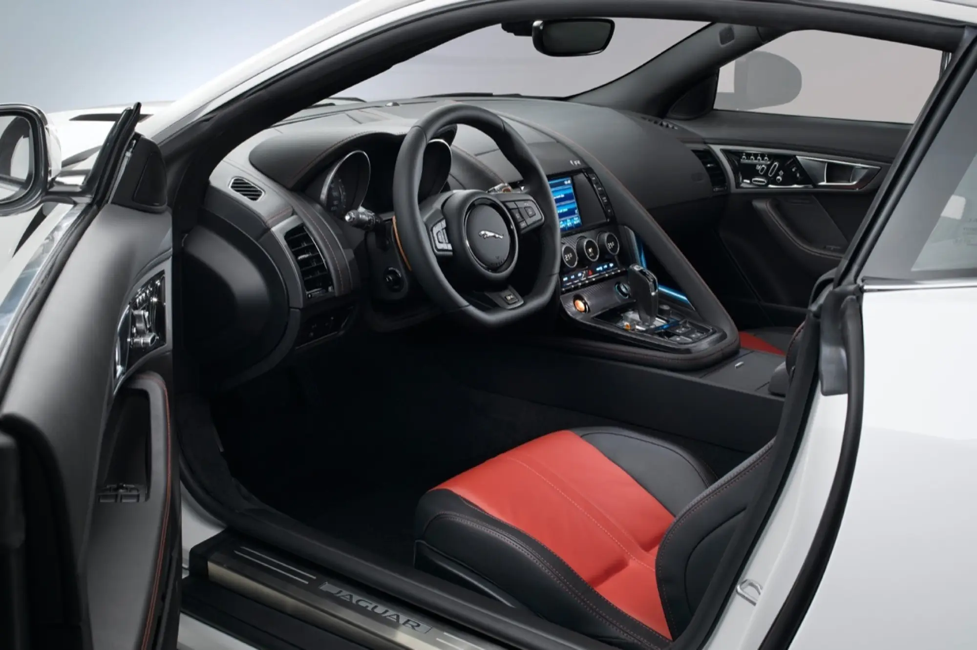 Jaguar F-Type Coupe - 99