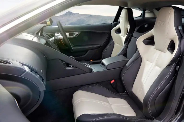 Jaguar F-Type Coupe - 100