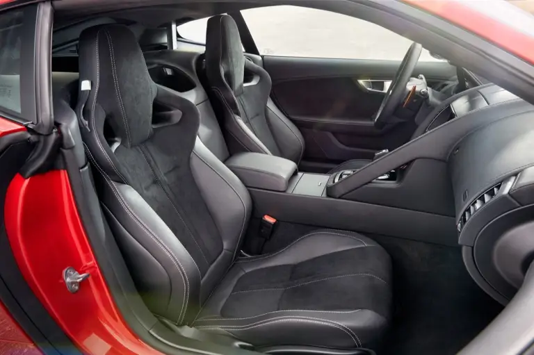 Jaguar F-Type Coupe - 101