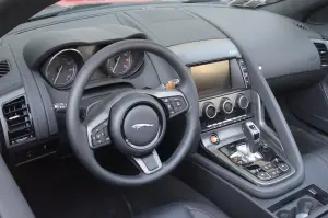 Jaguar F Type - primo contatto