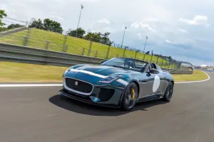 Jaguar F-Type Project 7 e D-Type - Le Mans Classic