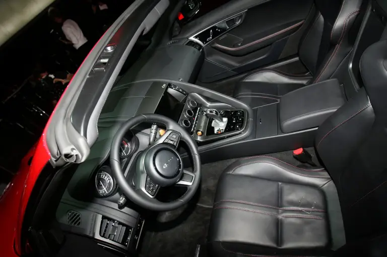 Jaguar F-Type - Salone di Parigi 2012 - 46