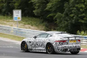 Jaguar F-Type SVR - Foto spia 07-07-2015
