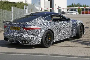 Jaguar F-Type SVR - Foto spia 07-07-2015