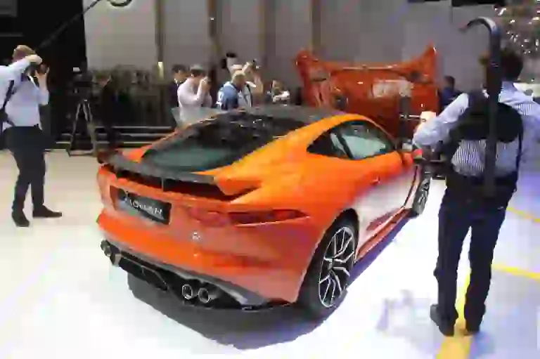 Jaguar F-Type SVR - Salone di Ginevra 2016 - 4