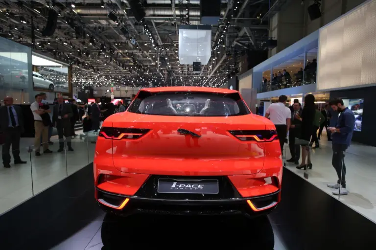 Jaguar I-Pace EV Concept - Salone di Ginevra 2017 - 8