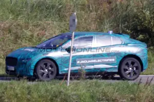 Jaguar I-Pace - Foto spia 25-08-2017