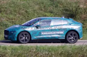 Jaguar I-Pace - Foto spia 25-08-2017 - 4