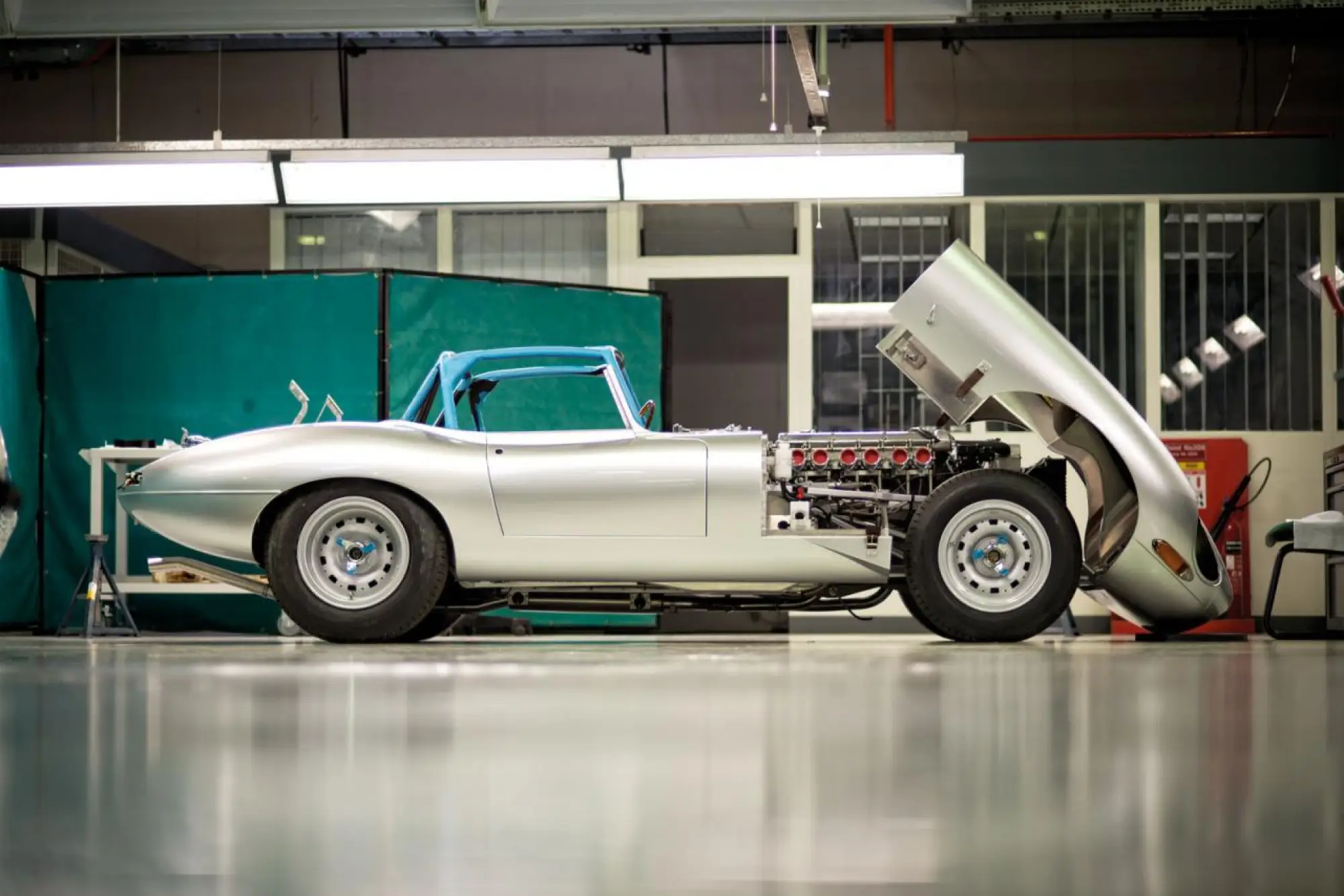 Jaguar Lightweight E-Type - 10
