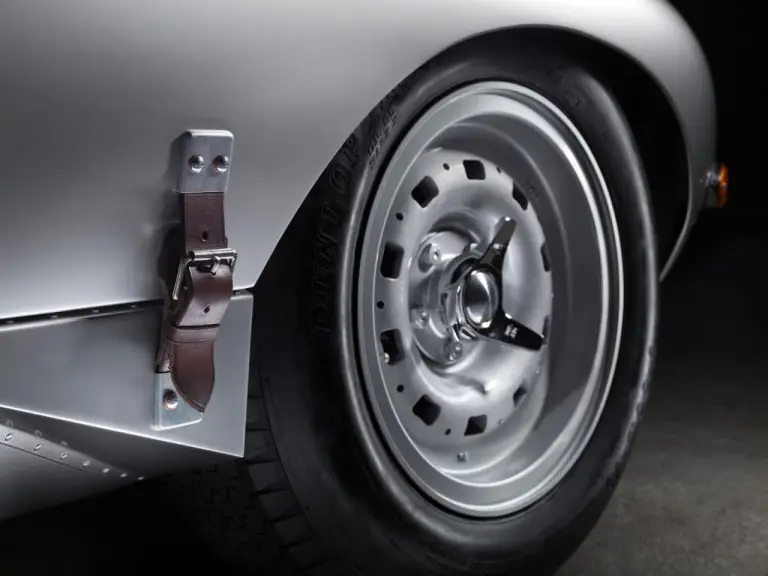 Jaguar Lightweight E-Type - 22