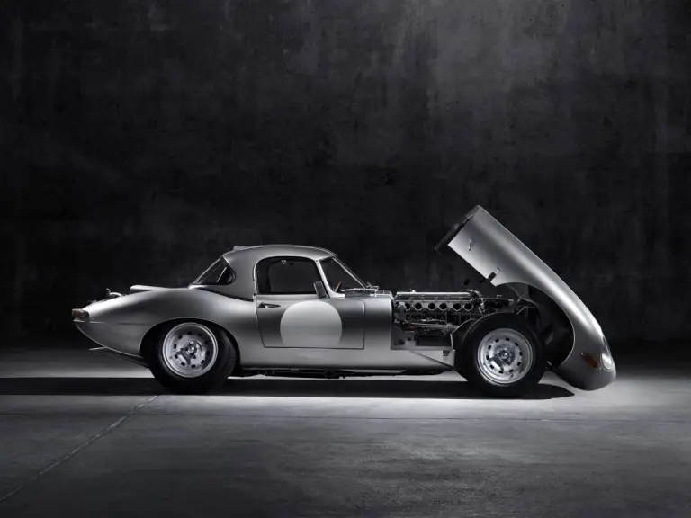 Jaguar Lightweight E-Type - 30