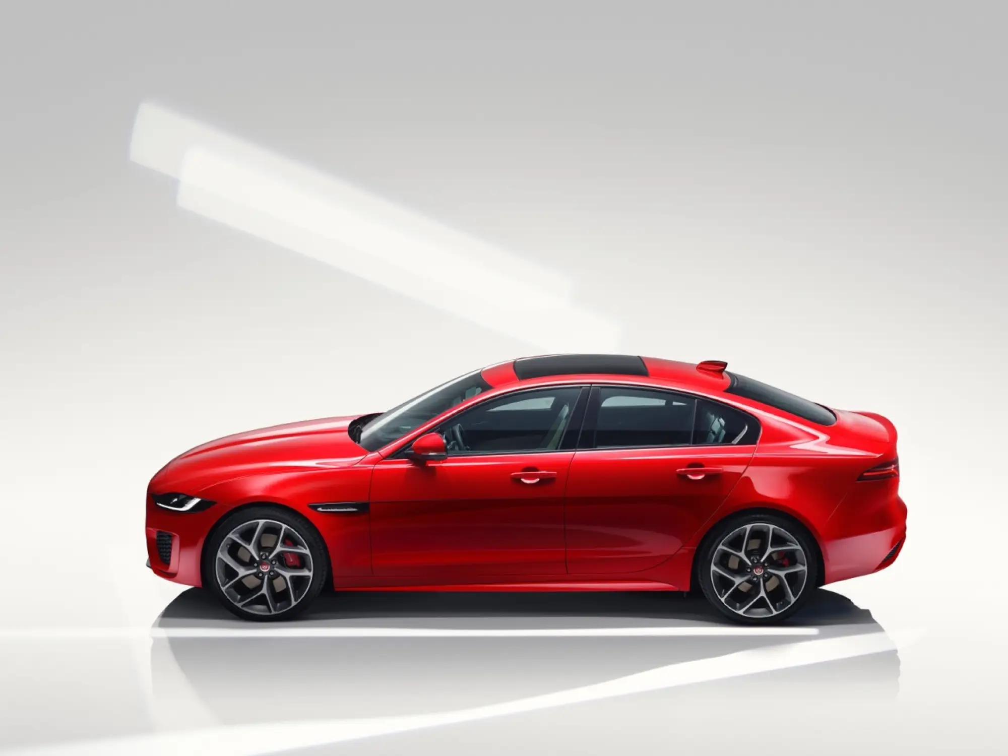 Jaguar XE 2020 - Foto ufficiali - 8