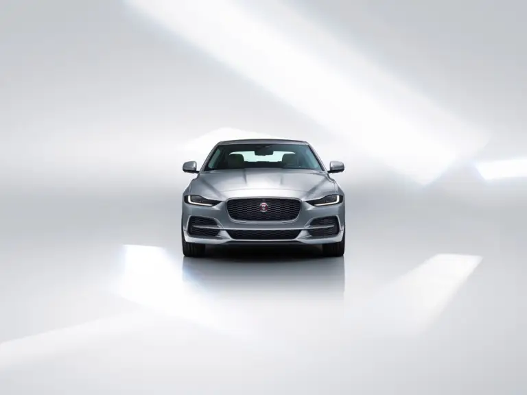 Jaguar XE 2020 - Foto ufficiali - 11