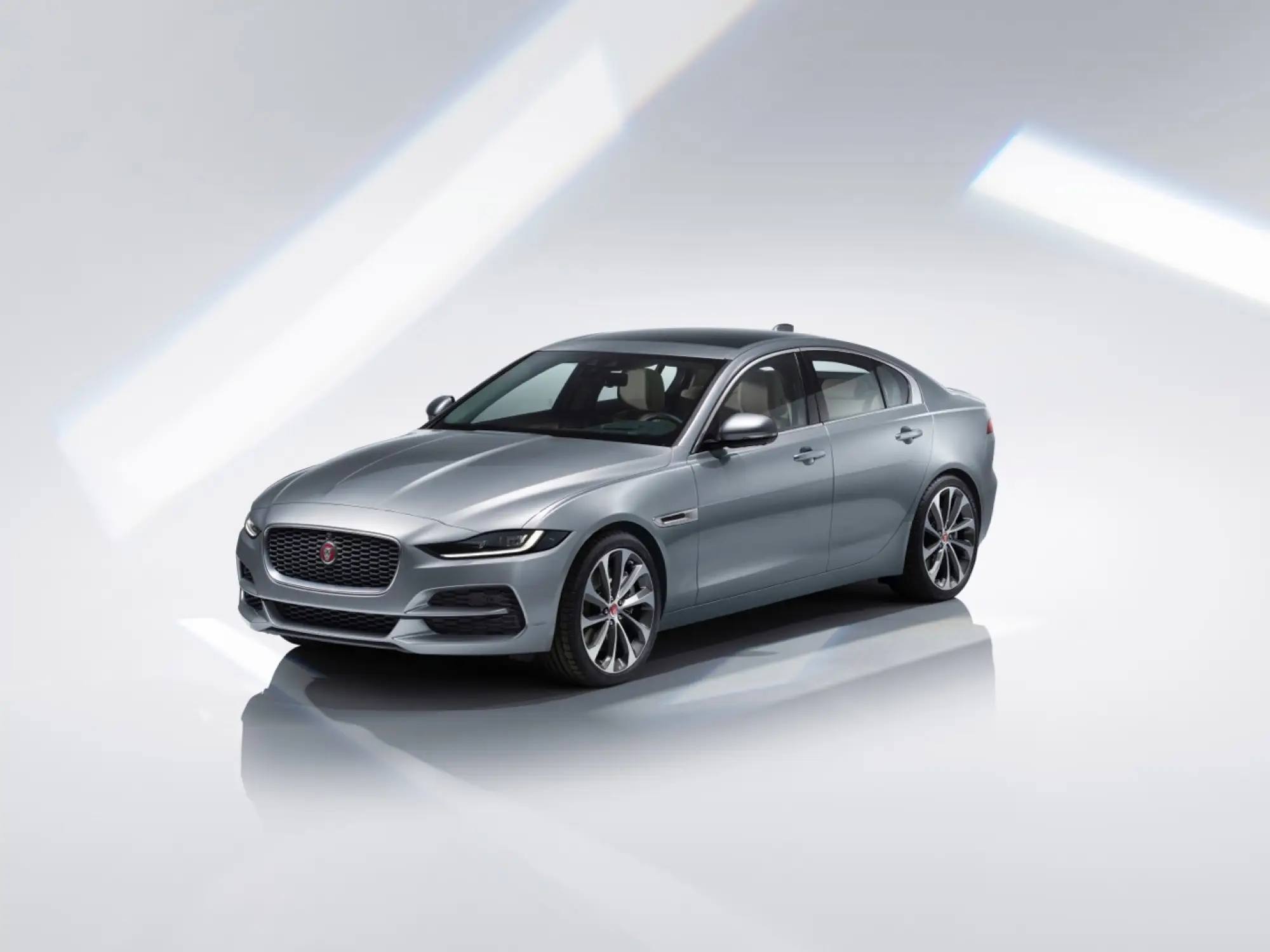 Jaguar XE 2020 - Foto ufficiali - 12