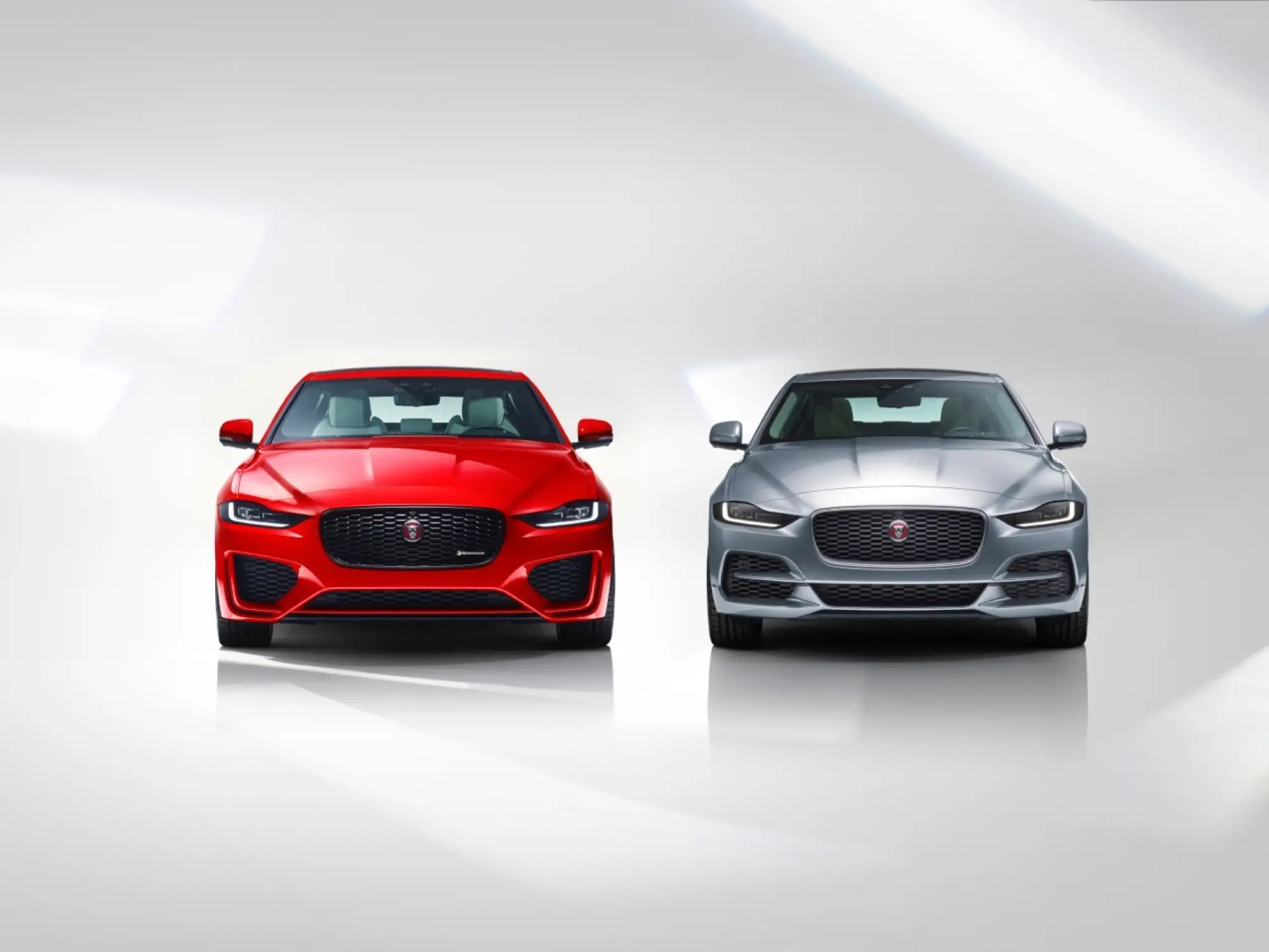 Jaguar XE 2020 - Foto ufficiali - 16