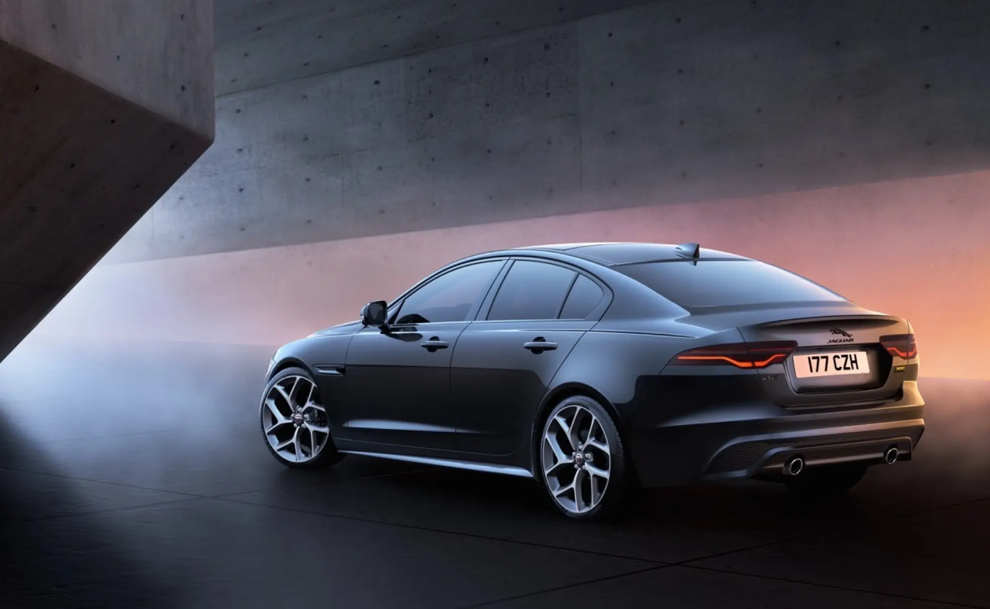 Jaguar XE e XF 300 Sport - Foto ufficiali - 4