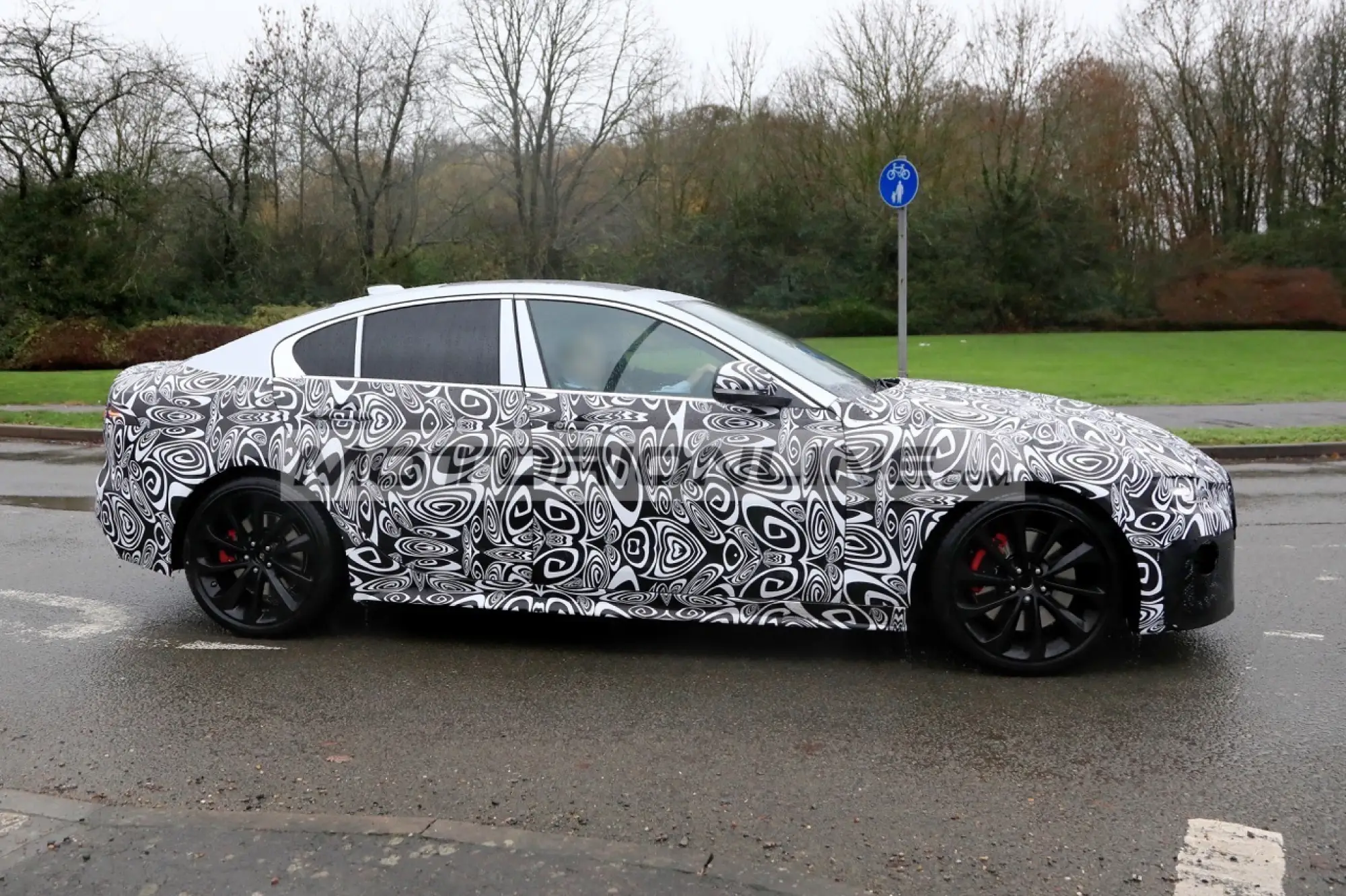 Jaguar XE facelift - Foto spia 21-12-2018 - 5