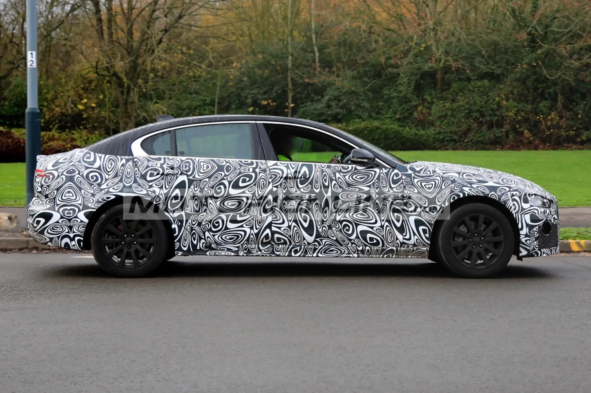 Jaguar XE facelift - Foto spia 21-12-2018 - 14