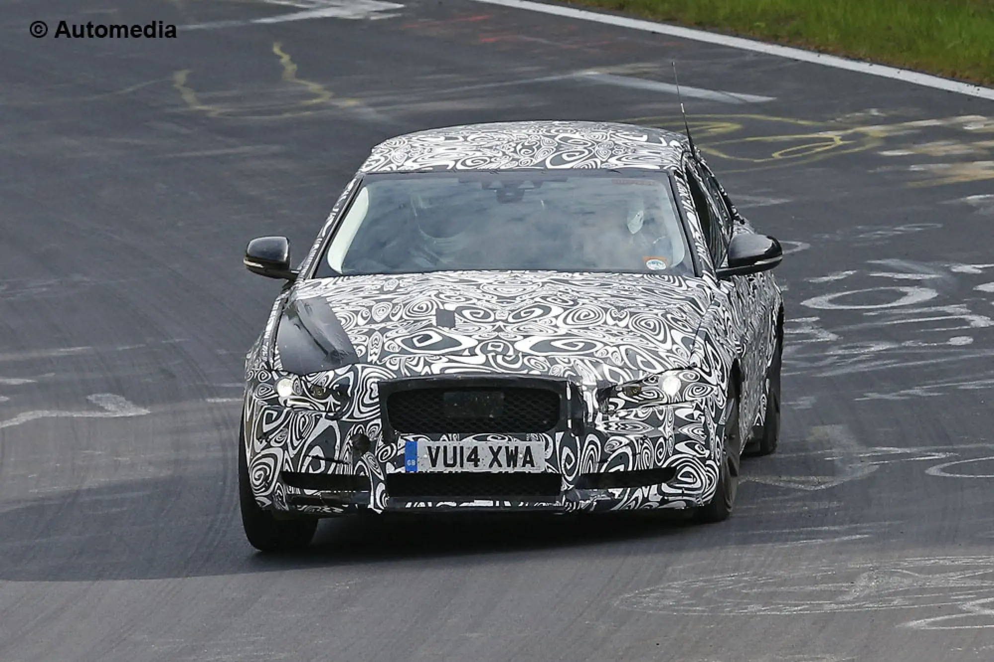 Jaguar XE - Foto spia 21-05-2014 - 1