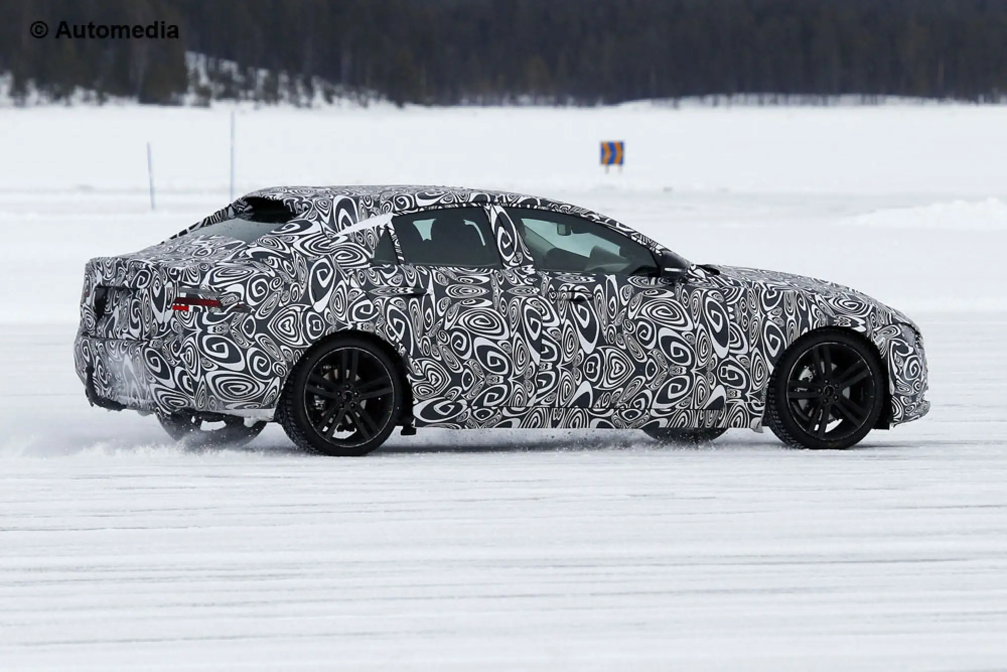 Jaguar XE - Foto spia 25-03-2014 - 5
