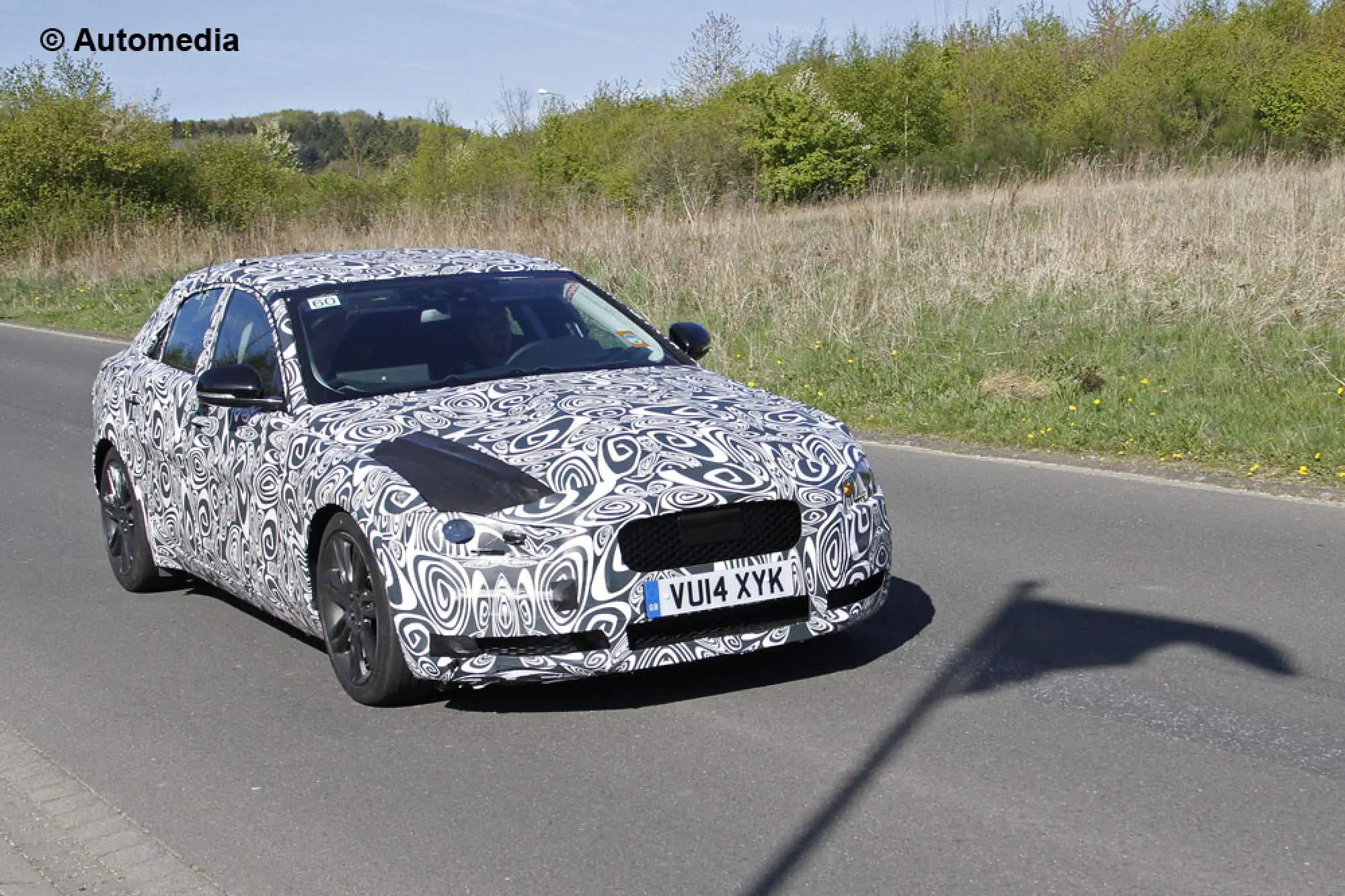 Jaguar XE - Foto spia 30-04-2014 - 4