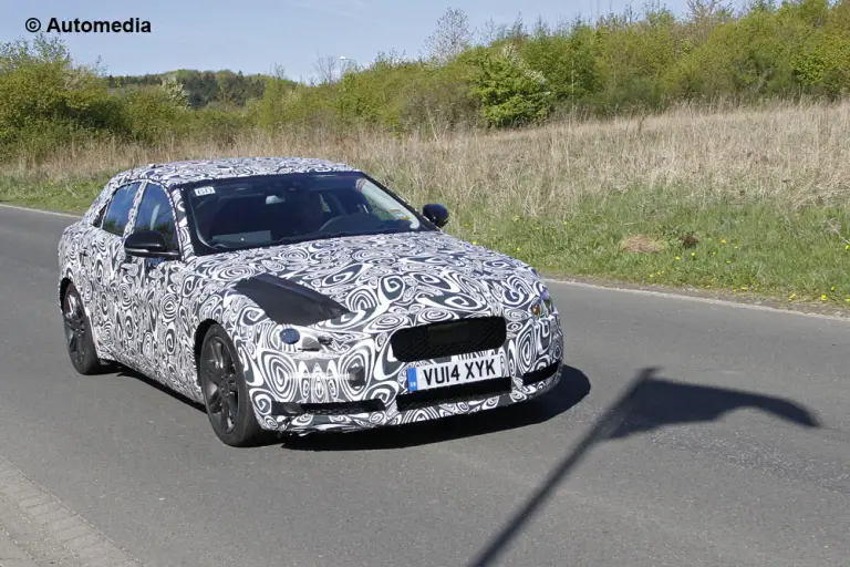 Jaguar XE - Foto spia 30-04-2014 - 4
