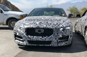 Jaguar XE foto spia 30 agosto 2018 - 11