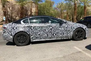 Jaguar XE foto spia 30 agosto 2018 - 13