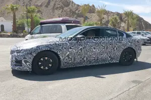 Jaguar XE foto spia 30 agosto 2018 - 3