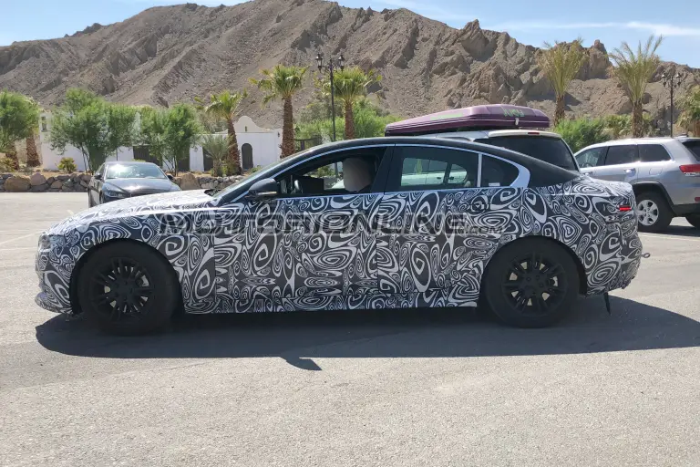 Jaguar XE foto spia 30 agosto 2018 - 4