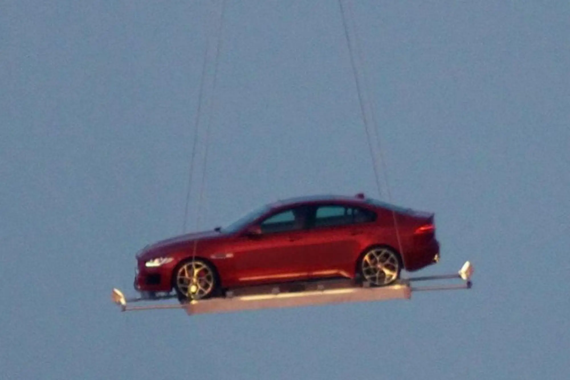 Jaguar XE - Foto spia premiere a Londra - 3