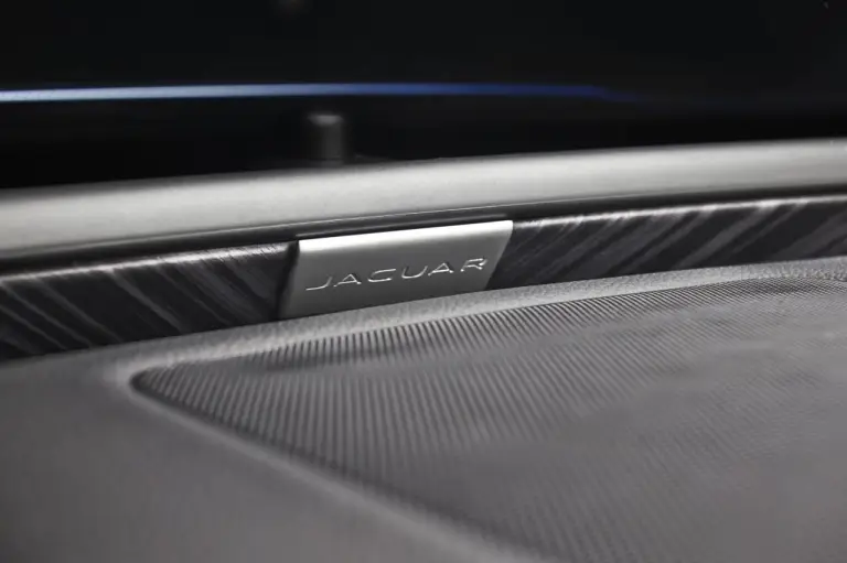 Jaguar XE - Foto ufficiali - 25